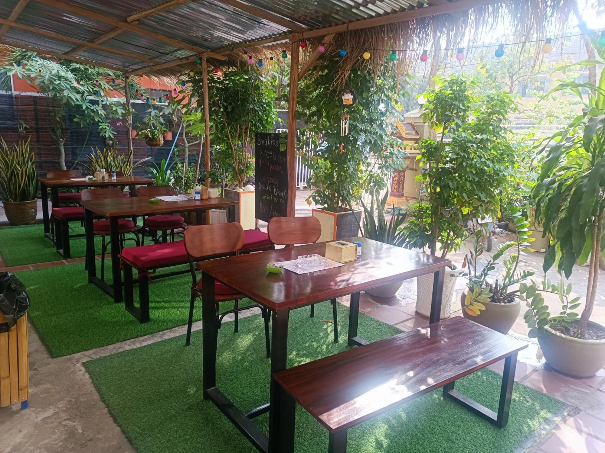 贡布 Orchid 101酒店 外观 照片